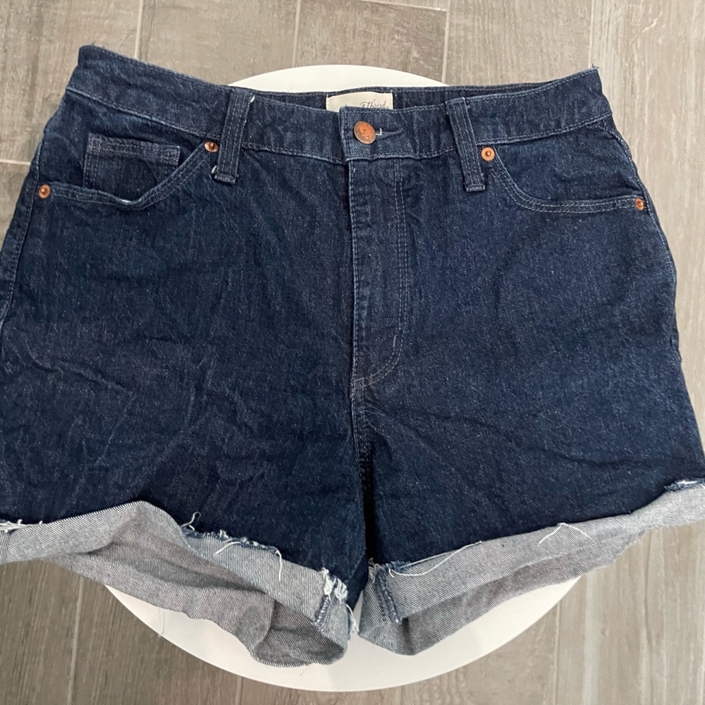 Universal Thread High Waist Denim Shorts - Dark Blue size 8
